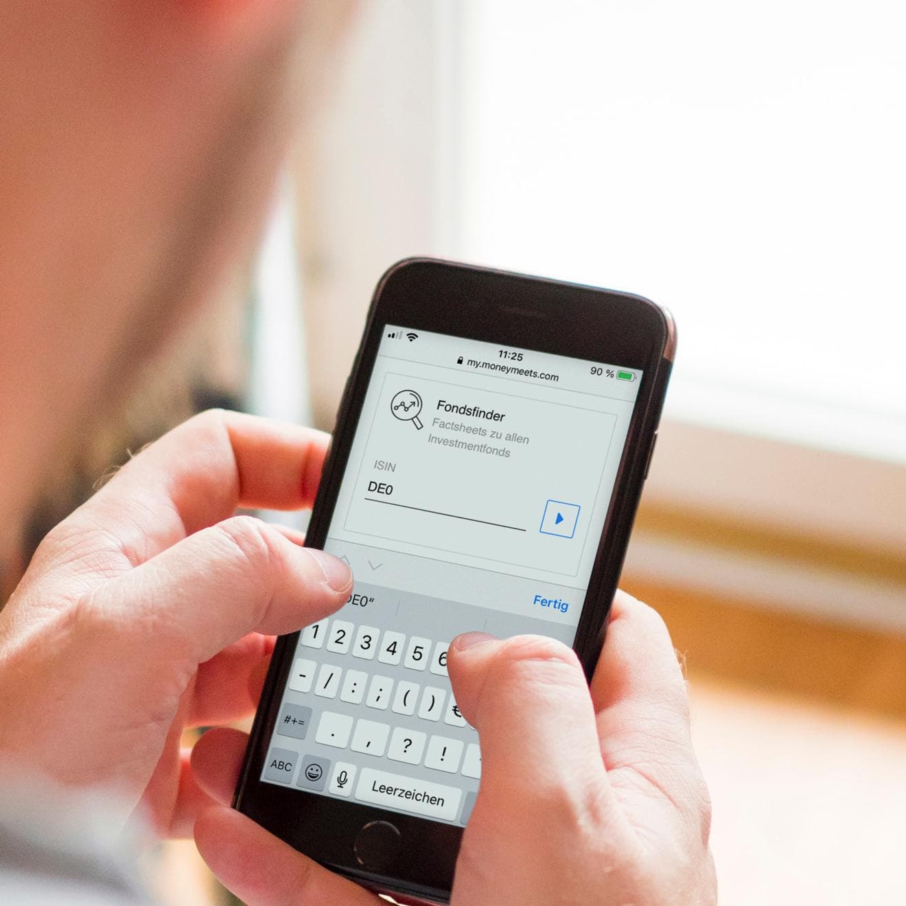 Eingabe einer ISIN in den Fonds-Finder der moneymeets App auf einem Smartphone